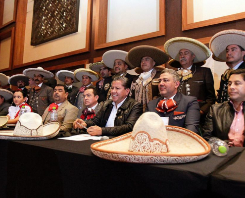 El Gobernador de Zacatecas, David Monreal Ávila, acompañado por el Consejo Directivo Nacional y nutrido grupo de asistentes a la Asamblea Nacional de la Federación.