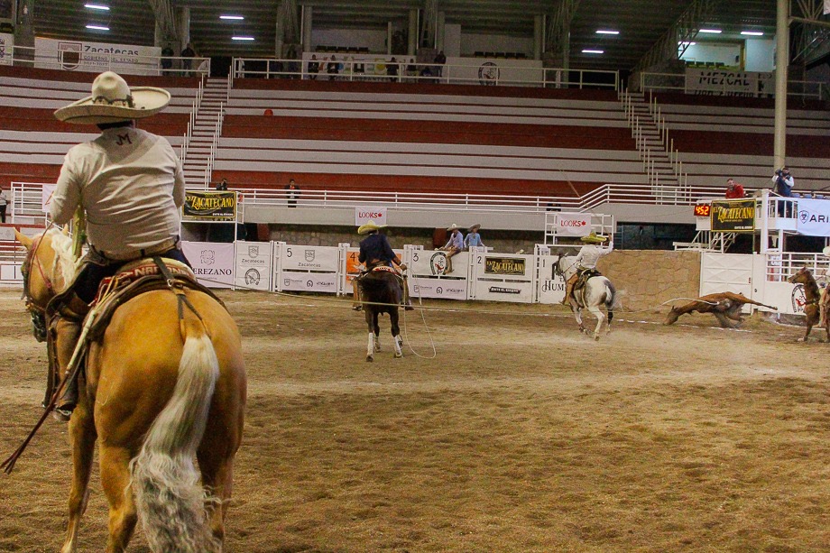 Jorge Jiménez lució sus tres manganas a caballo para El Roble de Nuevo León y aportó 70 buenos