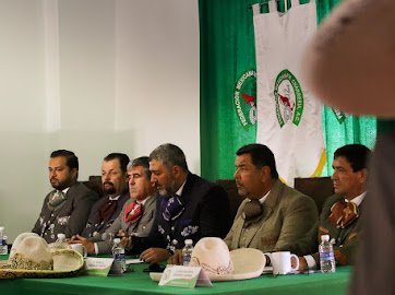 Encabezó la reunión de trabajo el presidente José Antonio Salcedo López, acompañado por consejeros
