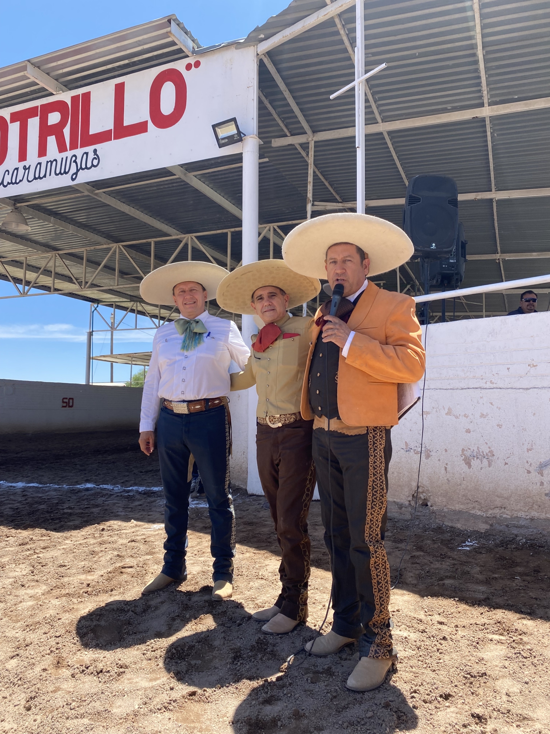 Abraham García, Manolo Osuna y Alberto Jáquez, locutores de la etapa uno del estatal charro de Durango zona Capital.