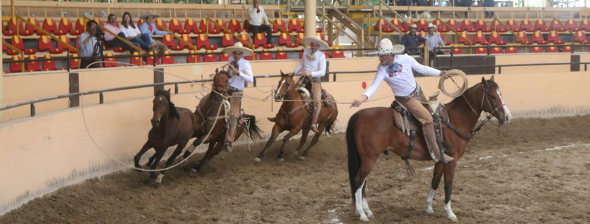 “Nacho” López se lució con tres manganas a caballo por Tequila Campo Azul.