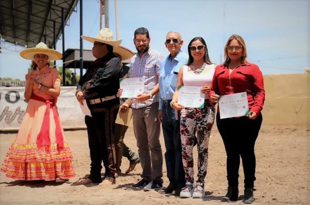 Reconocimiento Periodistas: La charrería duranguense reconoció la trayectoria de cuatro periodistas laguneros, en el marco del Campeonato Estatal Charro 2022, en Gómez Palacio, Dgo.