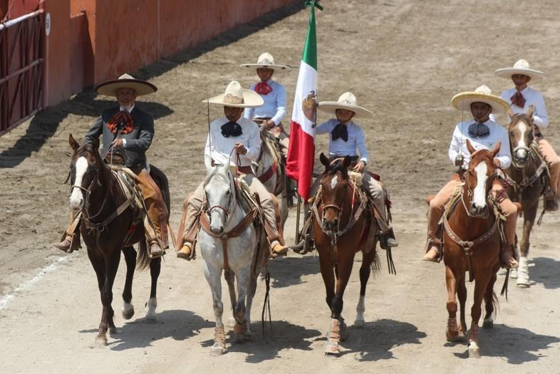 Se realizaron los debidos honores a nuestro lábaro patrio y a la bandera del estado de Tlaxcala.