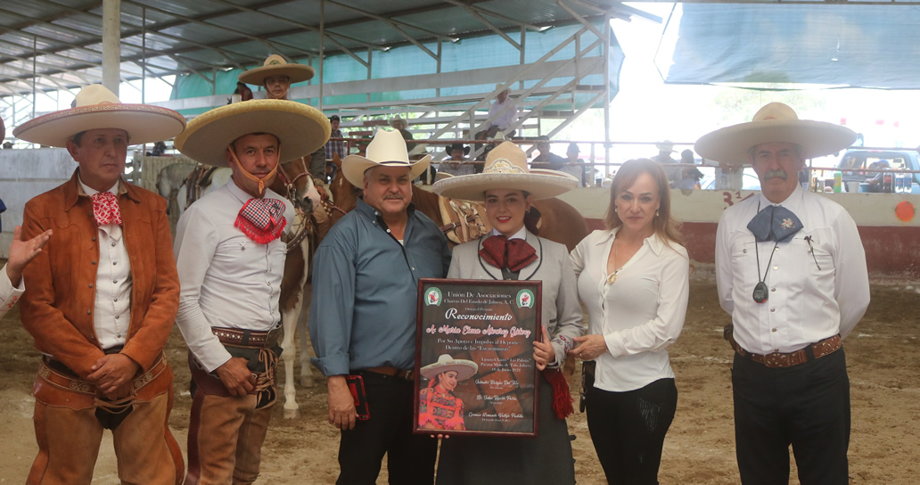 El PÚA de Jalisco, Salvador Barajas, encabezó reconocimiento. 