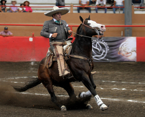 Alejandro Goñi abrió la cuenta de Rancho Las Cuatas con esta cala de caballo de 42 puntos