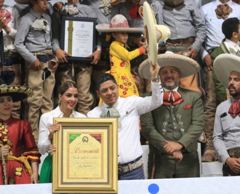 La Unión de Asociaciones de Charros de San Luis Potosí entregó un reconocimiento al gobernador potosino por su apoyo incansable en favor del único deporte nacional m
