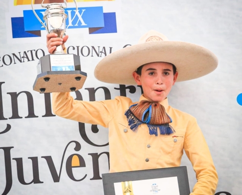 Rafael Valenzuela López, bicampeón nacional de charros completos infantiles “A”