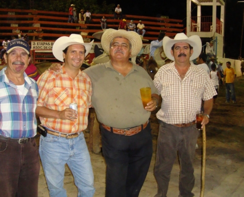 Los charros de Vallarta dedican su torneo Guadalupano a su tío Ramón “Gordo” Ibarría, a quien vemos con amigos de muchos años.