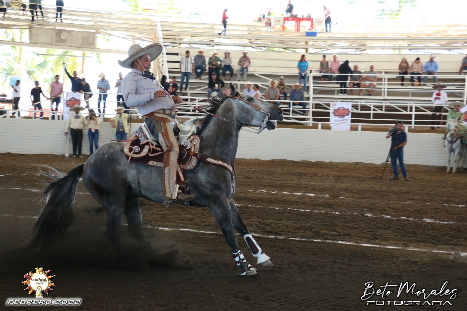 Esta cala de caballo es del también locutor Marcos Franco, defendiendo al equipo de Valle de Sunol California