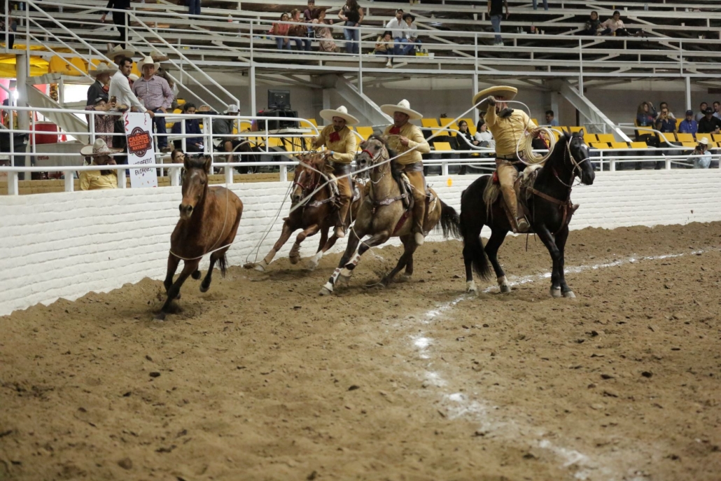 Mario Muñoz del equipo 3M´s cuajó las tres de a caballo