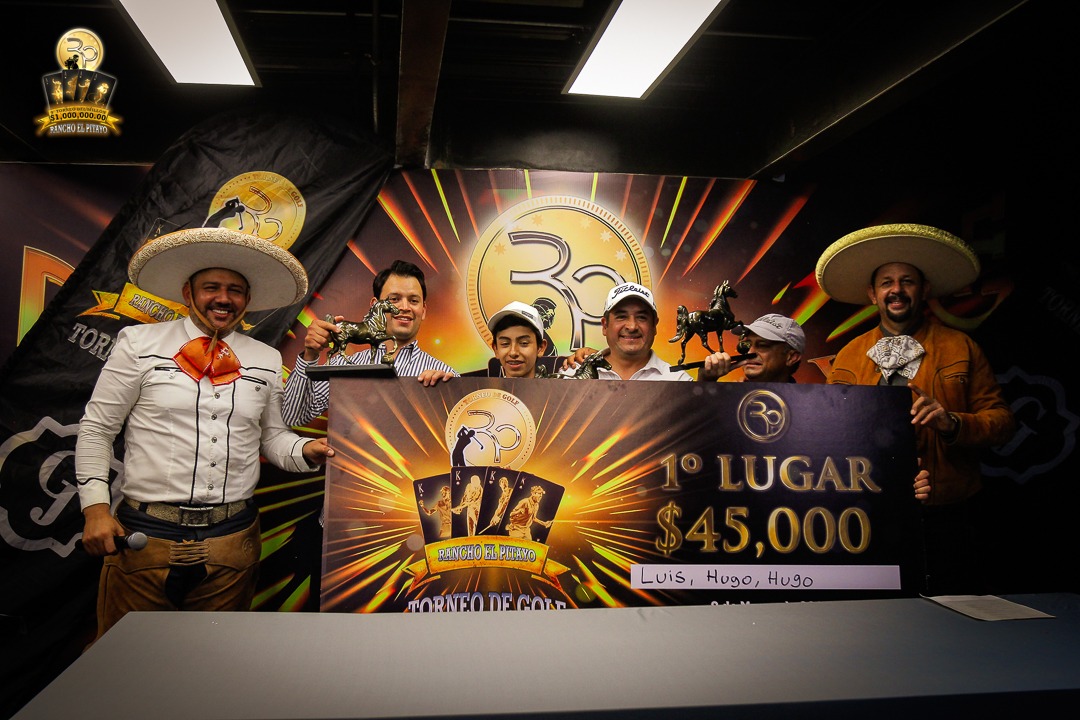 Premiación al equipo ganador del Torneo de Golf 2023, conformado por Luis Colín Delgado, Hugo Morett Alvarado y Hugo Morett Delgado