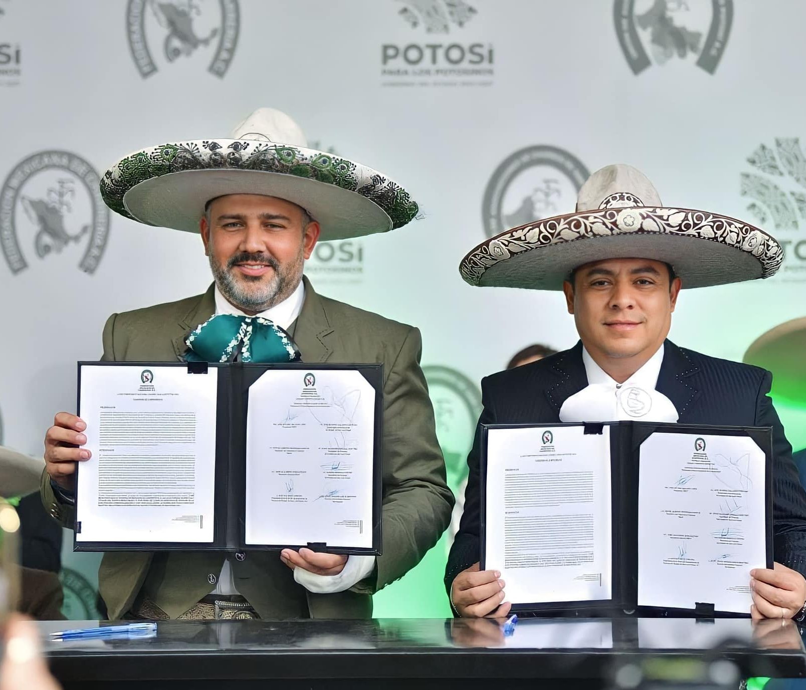 El presidente de la Federación y el Gobernador de San Luis Potosí firmaron el cuaderno de compromisos
