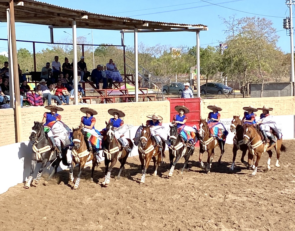 La escaramuza Caporalas del Río Presidio, campeonas juveniles de Sinaloa 2023.