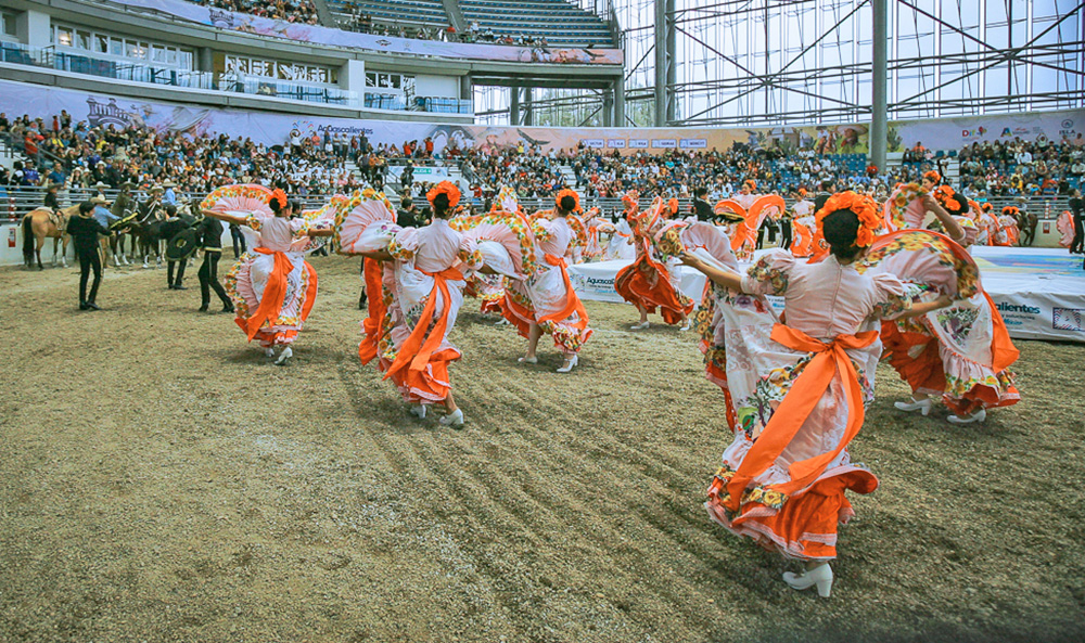 Se presentó un grupo de baile folklórico tras el protocolo inaugural celebrado este viernes en Aguascalientes