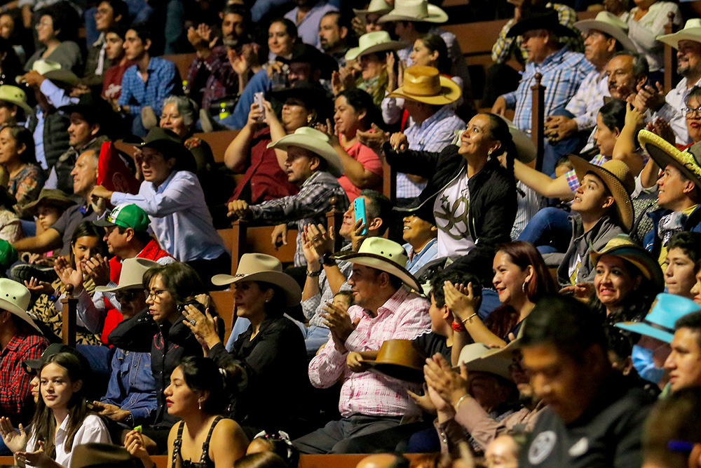 El público ha respondido en gran número a disfrutar las emociones de Rancho El Pitayo y se ha divertido a lo grande