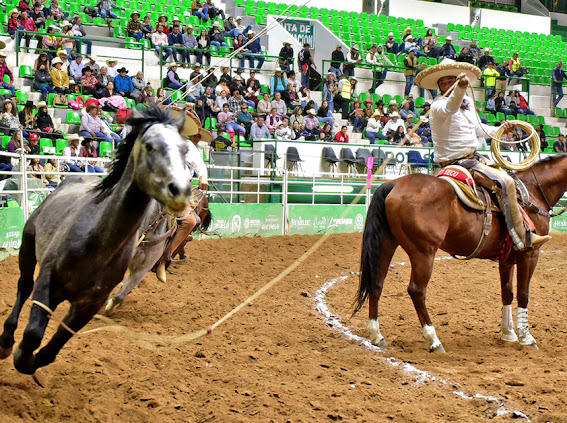 Una mangana a caballo acertó José Francisco Estrada Reséndiz para el equipo de los Charros de Polotitlán