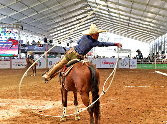 Brilló Carlos Rogelio Chávez Carrillo con Tlalixtac "C" al acertar lazo de terna y cinco manganas de cuenta, dos a pie y una a caballo