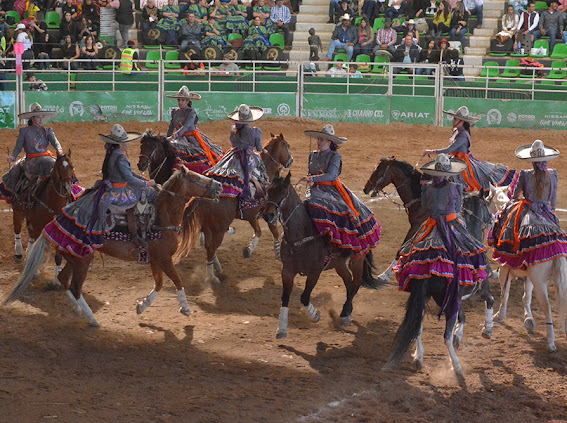 Desde Cuernavaca, Morelos, llegaron las Coronelas Así es mi Tierra, quienes lograron un promedio de 263.00 puntos