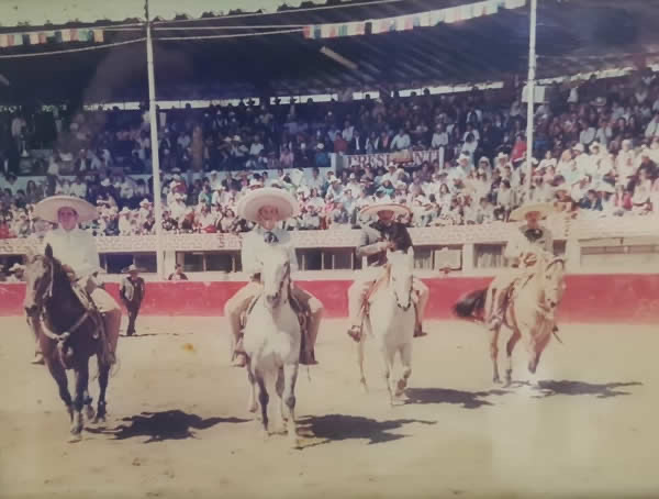 Jalisco 1993, lo vio erigirse Tercero Nacional de Charro Completo. 
